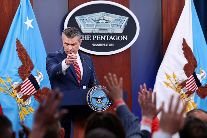 Bộ trưởng Chiến tranh Pete Hegseth (Ảnh: Reuters)