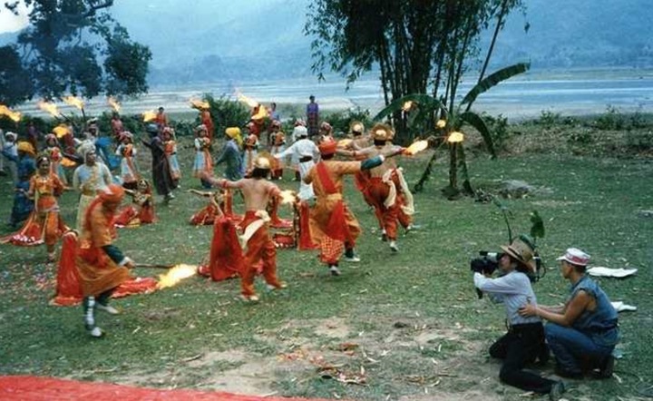 Hậu trường màn múa hát của Ngọc thố tinh. Do kinh phí eo hẹp nên thời điểm này cả đoàn phim chỉ sử dụng một máy quay duy nhất.