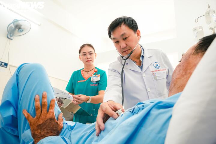 Sau ca mổ, người bệnh tiếp tục được theo dõi sức khoẻ