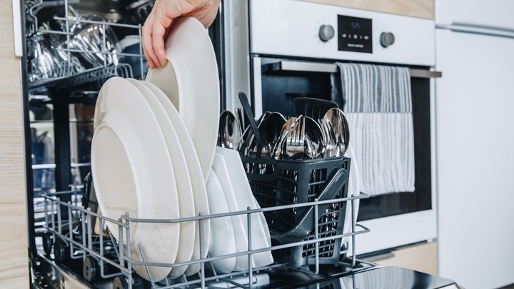 Vì sao máy giặt có cửa kính còn máy rửa bát thì không? - 2