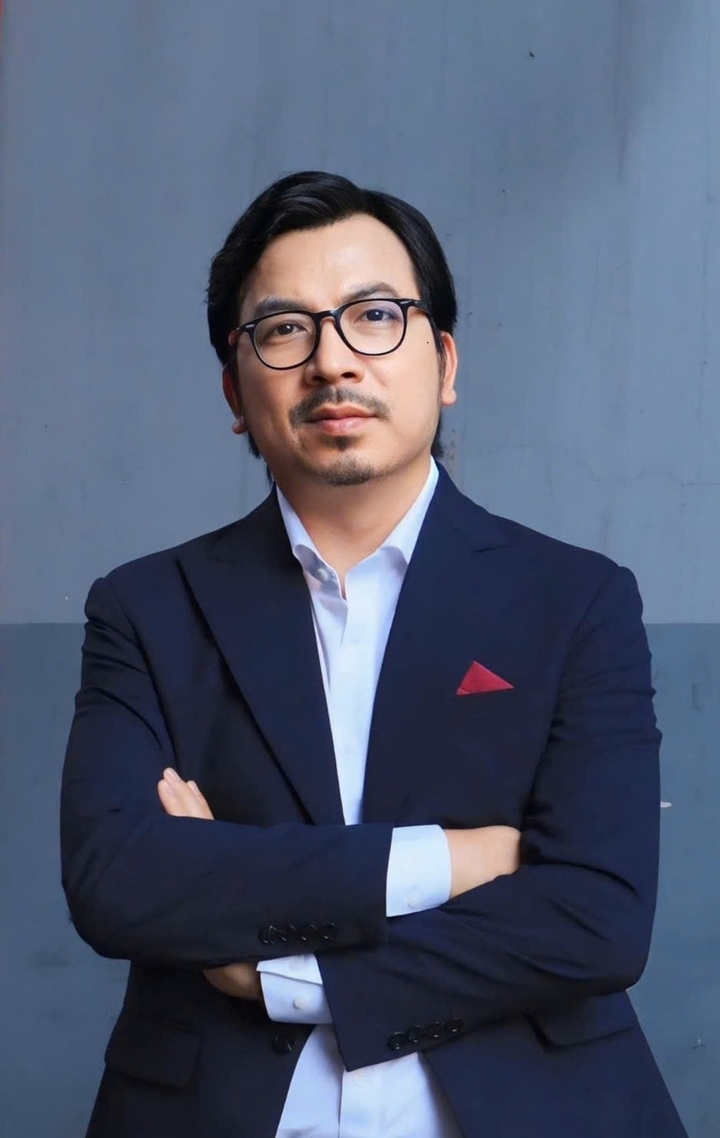 'Giáo sư Xoay' Đinh Tiến Dũng.