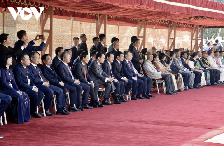 Đoàn đại biểu cấp cao Việt Nam trong chuyến thăm cấp Nhà nước tới Ấn Độ