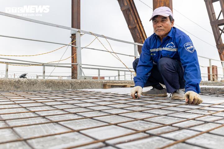 Diện mạo mới của cầu Long Biên sau hơn một tháng cấm xe sửa chữa - 7