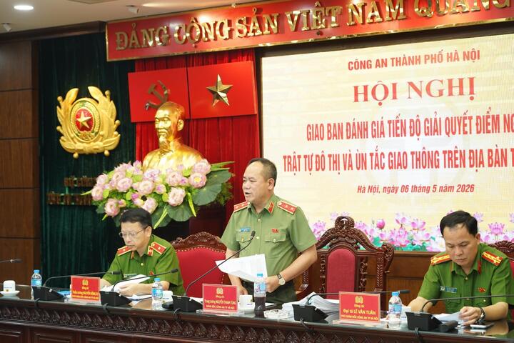 Trung tướng Nguyễn Thanh Tùng, Giám đốc Công an TP Hà Nội phát biểu tại hội nghị. (Ảnh: Cổng thông tin điện tử Công an TP Hà Nội)