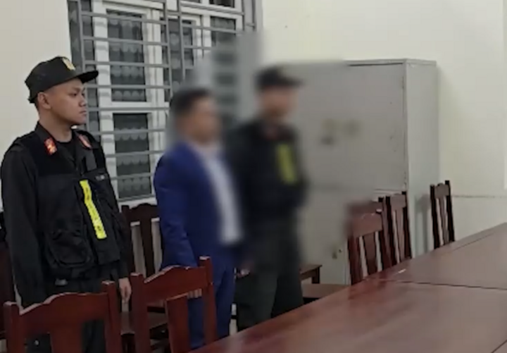 Công an tỉnh Phú Thọ thi hành lệnh bắt đối với Đỗ Văn Mạnh.