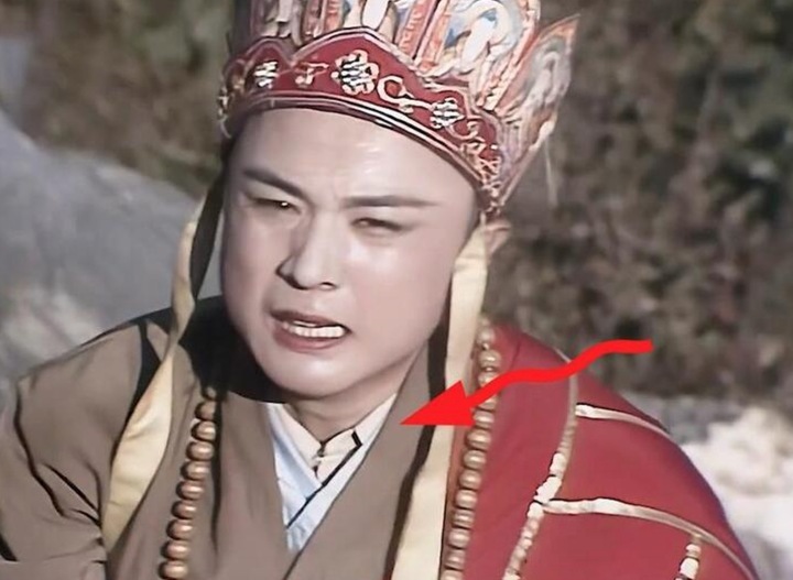 Từ Thiếu Hoa là một trong ba diễn viên thủ vai Đường Tăng, cùng Trì Trọng Thụy và Uông Việt. Trong một phân cảnh, nam diễn viên bị bắt lỗi lộ áo sơ mi bên trong áo cà sa.
