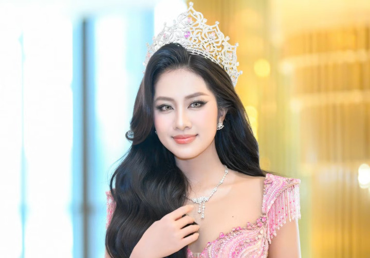 Hoa hậu Hà Trúc Linh.