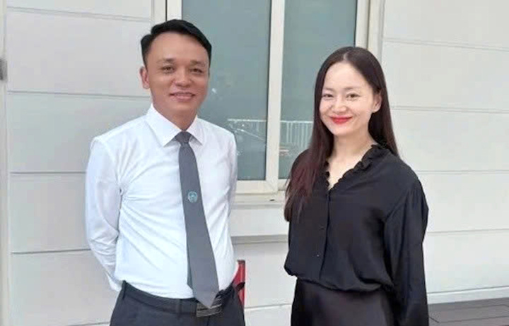 Diễn viên Lan Phương và luật sư Hà Trọng Đại sau phiên xử phúc thẩm ngày 6/5.