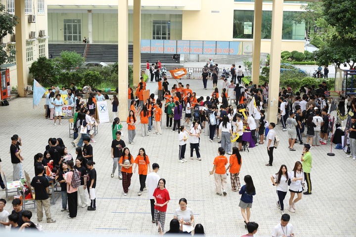 Năm nay, trường THPT chuyên Đại học Sư phạm tuyển tổng cộng 490 học sinh lớp 10, tăng 70 chỉ tiêu so với năm trước. (Ảnh: CSP)