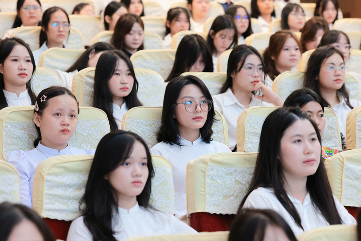 Tất cả các ngành sư phạm hiện nay đều được miễn học phí. (Ảnh minh họa: HNUE)
