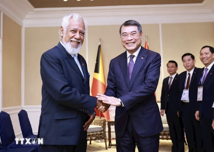 Thủ tướng Lê Minh Hưng gặp Thủ tướng Timor-Leste Xanana Gusmão. (Ảnh: Dương Giang/TTXVN)