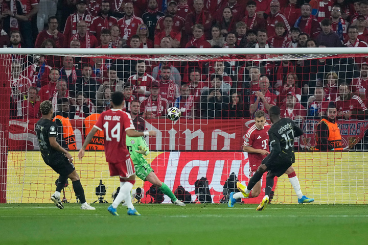 Dembele ghi bàn. (Ảnh: AP)