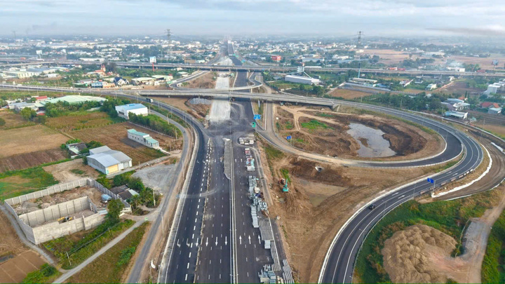 Nút giao Mỹ Yên – Bến Lức, điểm kết nối giữa cao tốc TP.HCM - Trung Lương, cao tốc Bến Lức - Long Thành và Vành đai 3 – đang đi vào giai đoạn hoàn thiện. (Ảnh: BIM Group)