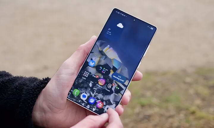 Galaxy S - dòng điện thoại cao cấp của Samsung. (Nguồn: Digital Trends)