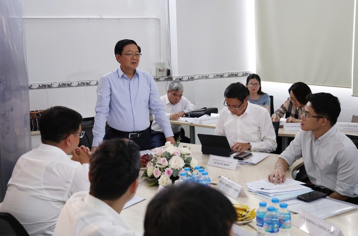 Phó Thủ tướng bày tỏ sự tự hào và đánh giá cao Công ty Cổ phần Real-time Robotics Việt Nam - một doanh nghiệp khoa học và công nghệ của người Việt Nam. (Ảnh: VGP/Gia Huy)