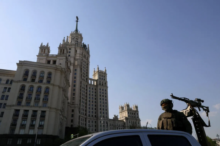 Lực lượng Nga đang tuần tra ở trung tâm Moskva. (Ảnh: Reuters)