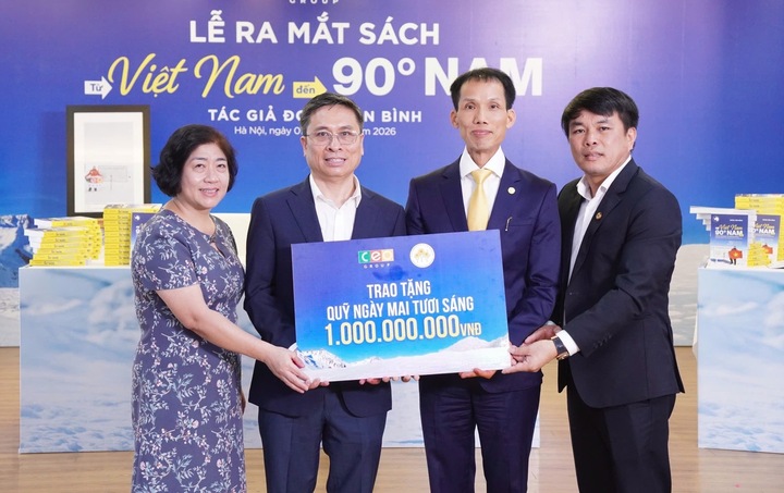 TS, LS. Đoàn Văn Bình trao tặng 1 tỷ đồng cho quỹ "Ngày mai tươi sáng".