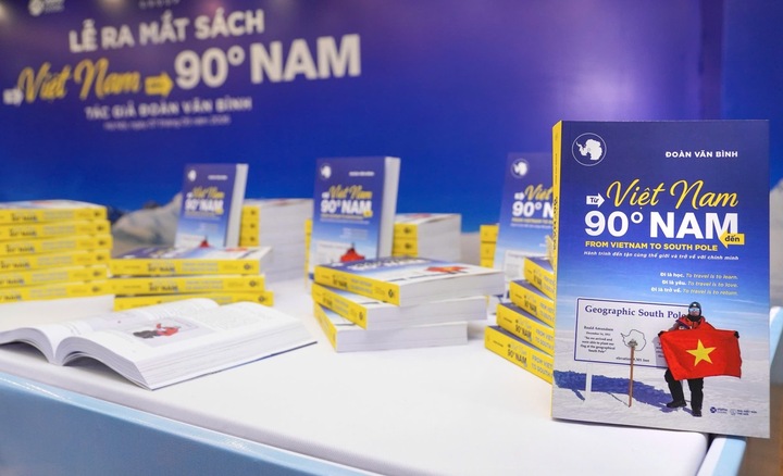 Cuốn sách “Từ Việt Nam đến 90° Nam” của tác giả Đoàn Văn Bình.