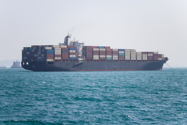 Tàu thuyền trên eo biển Hormuz. (Ảnh: Reuters)