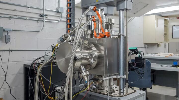 Thiết bị thử nghiệm cấu trúc môi trường Mặt Trăng tại Trung tâm Nghiên cứu Glenn của NASA ở Cleveland, bang Ohio, Mỹ. (Ảnh: NASA)