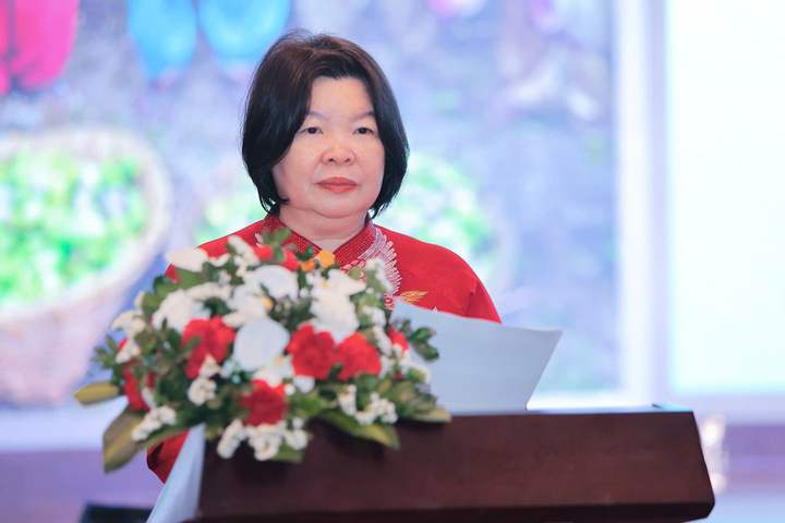 Bà Cao Xuân Thu Vân, Chủ tịch Liên minh HTX Việt Nam phát biểu tại hội nghị.