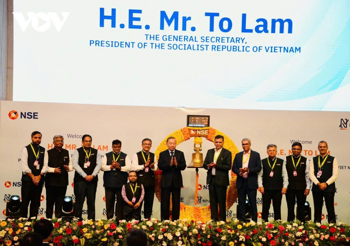 Tổng Bí thư, Chủ tịch nước Tô Lâm rung chuông khai mạc phiên giao dịch tại Sàn Giao dịch Chứng khoán Quốc gia Ấn Độ.