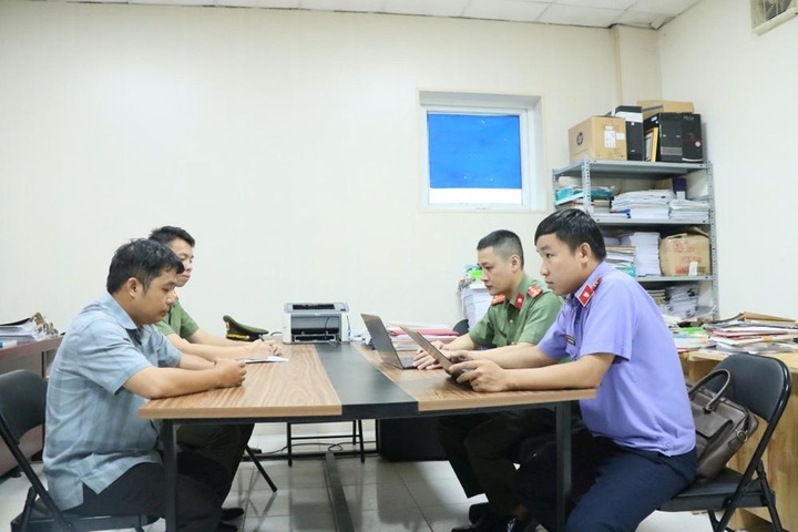 Cơ quan điều tra lấy lời khai của Bùi Đình Dũng