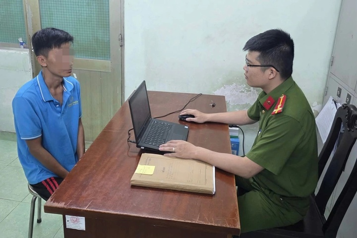 Quốc khai nhận hành vi tại cơ quan công an. (Ảnh CACC)
