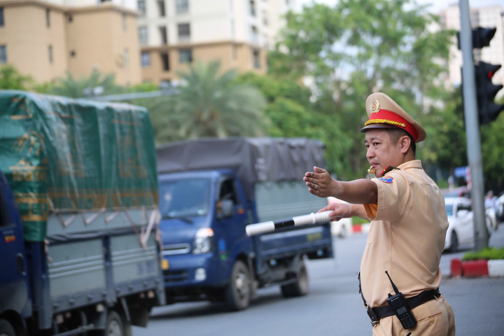 Cảnh sát giao thông là một trong những lực lượng được đề xuất hỗ trợ 5 triệu đồng/tháng.