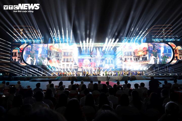Lễ hội Hoa Phượng Đỏ - Hải Phòng 2026 có chủ đề “Hải Phòng - Hội tụ - Tỏa sáng”.