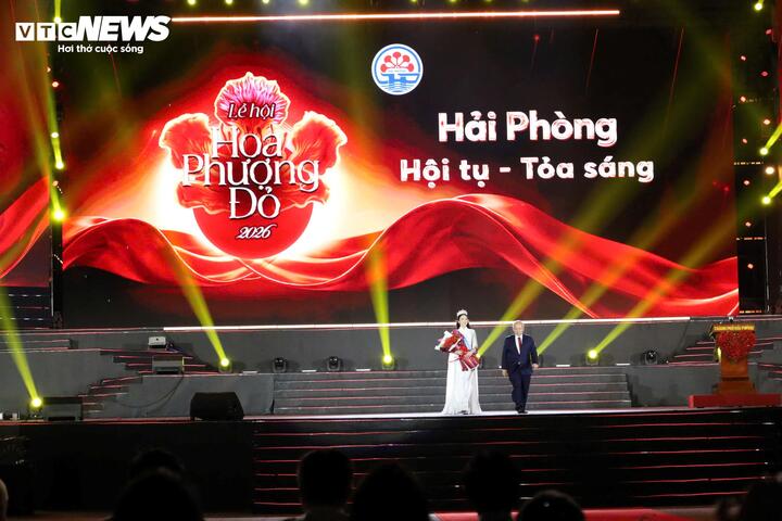 Lãnh đạo TP Hải Phòng trao danh hiệu Đại sứ Du lịch thành phố Hải Phòng cho Á hậu 2 Hoa hậu Việt Nam 2024 Nguyễn Thị Vân Nhi.