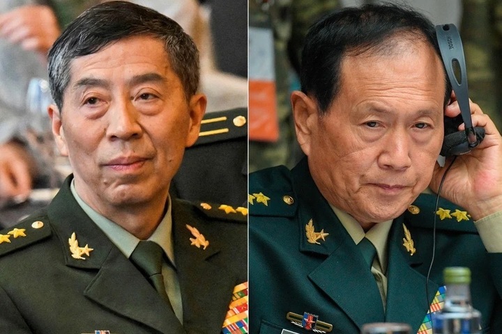 Cựu Bộ trưởng Quốc phòng Trung Quốc Lý Thượng Phúc (trái) và Ngụy Phượng Hòa bị tuyên án tử hình "treo" sau khi bị kết luận phạm tội tham nhũng. (Ảnh: AP/Reuters)