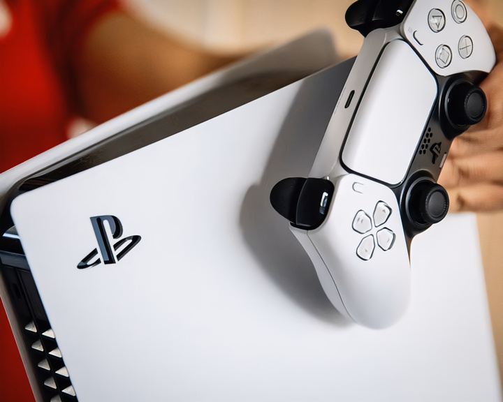 Sony đã tăng giá PS5 thêm 90 bảng Anh kể từ ngày 2/4. (Nguồn: Shutterstock)