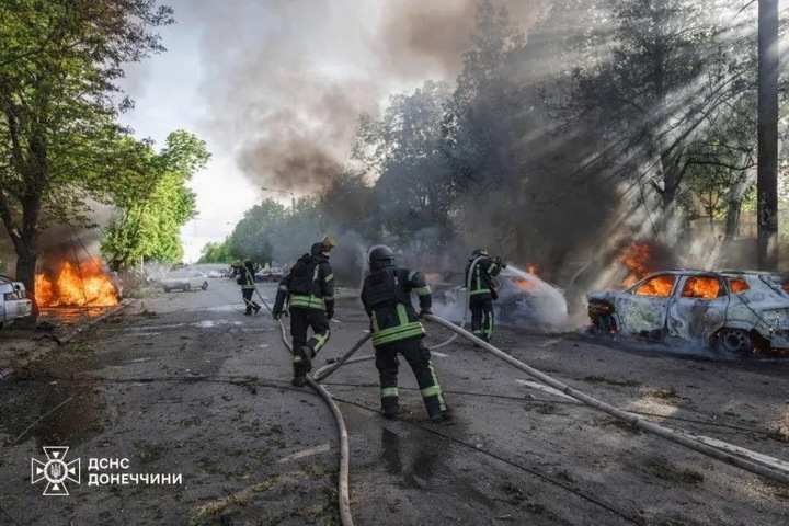 Hiện trường một cuộc không kích của Nga ở thành phố tiền tuyến Kramatorsk, vùng Donetsk, Ukraine, ngày 5/5/2026. (Ảnh: Cơ quan Tình trạng Khẩn cấp Ukraine tại vùng Donetsk/qua Reuters)