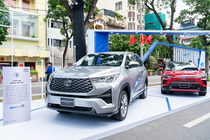 Các dòng xe hybrid tự sạc ngày càng trở nên gần gũi với người dùng Việt.