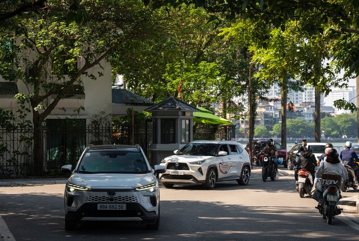 Các dòng xe hybrid tự sạc ngày càng trở nên gần gũi với người dùng Việt.