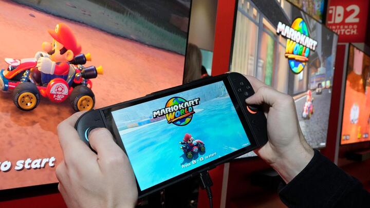 Máy chơi game Nintendo Switch 2 được giới thiệu và chào bán từ năm 2025. (Nguồn: AP)