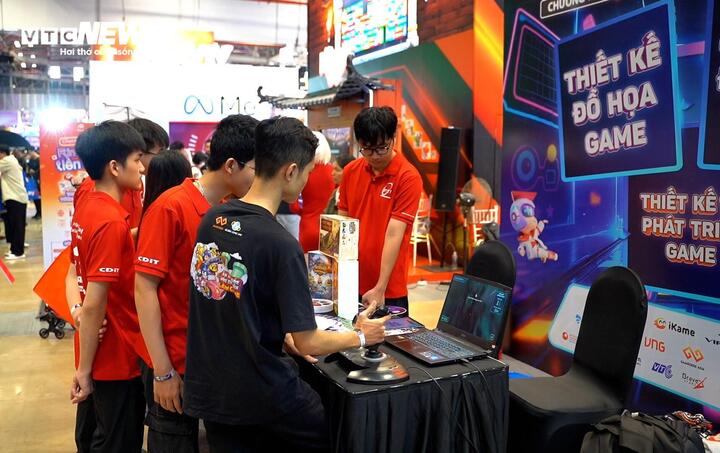 Sinh viên ngành game của Học viện Công nghệ Bưu chính Viễn thông. (Ảnh: Mạnh Hùng)