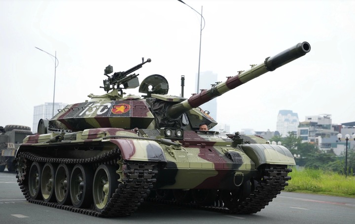 Cận cảnh chiếc xe tăng T-54B.
