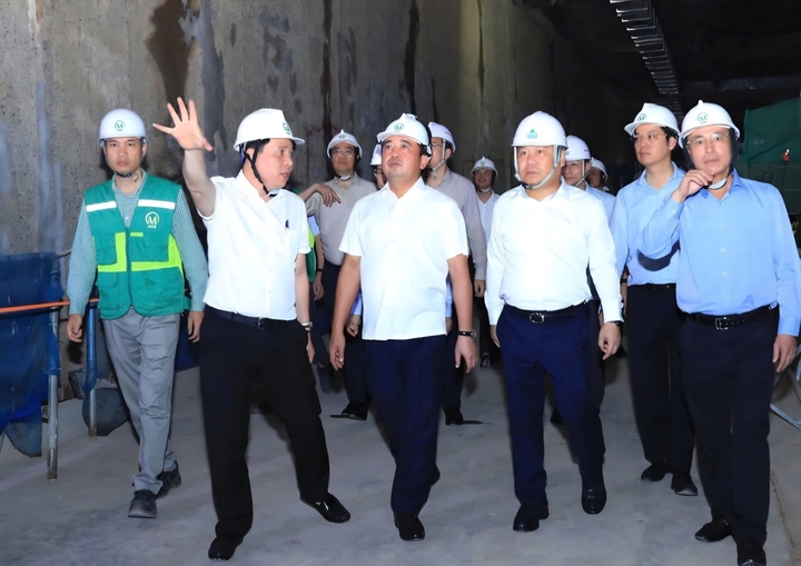 Bí thư Thành ủy Trần Đức Thắng đã kiểm tra tiến độ thi công ga ngầm S12.