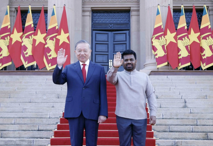 Tổng thống Sri Lanka Anura Kumara Dissanayake chủ trì lễ đón Tổng Bí thư, Chủ tịch nước Tô Lâm. Ảnh: TTXVN