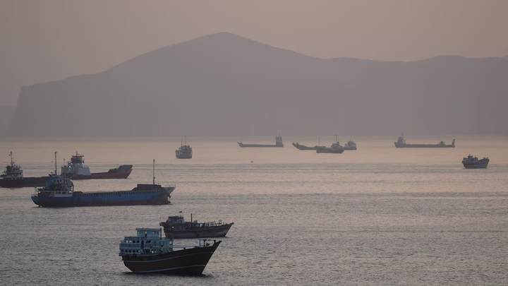Tàu thuyền đi lại trên eo biển Hormuz. (Nguồn: Reuters)