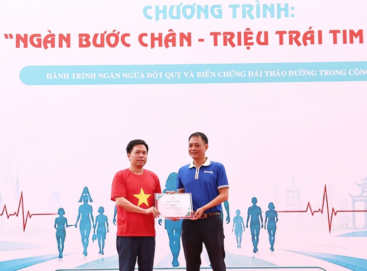 Vinamilk Sure chung tay hành động vì một cộng đồng khỏe mạnh hơn - 2