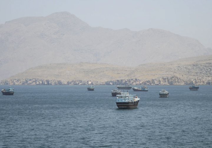 Tàu thuyền tại eo biển Hormuz. (Ảnh: Reuters)