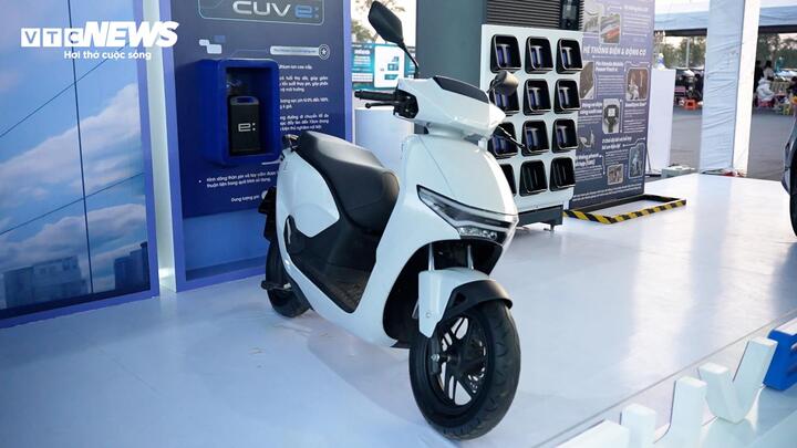 Mẫu CUV e: cùng hệ thống tủ đổi pin được triển khai thời gian tới. (Ảnh: Hùng Cường)
