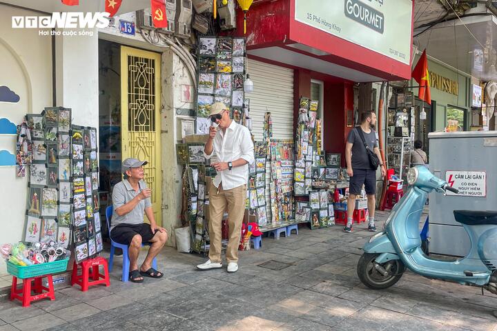 Từ gánh hàng rong đến quán ăn, đủ kiểu đối phó để chiếm vỉa hè Hà Nội - 15