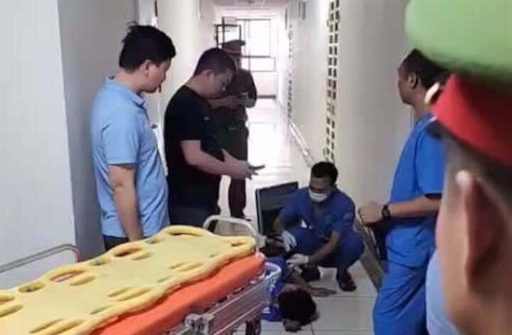Một thành viên ban quản trị chung cư bị đánh gục.