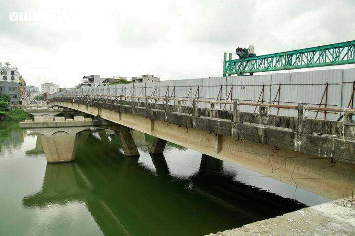 Theo chủ đầu tư, đến cuối tháng 3/2026, giá trị giải ngân gói thầu mới đạt gần 79,8 tỷ đồng, tương đương khoảng 69,93%, không đáp ứng tiến độ và cam kết hợp đồng.