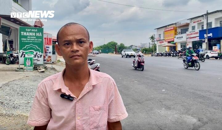 "Tôi chỉ hy vọng, cây cầu sớm được hoàn thành để việc buôn bán của bà con nơi đây thuận lợi hơn, đồng thời chấm dứt cảnh ách tắc giao thông vào giờ cao điểm khi qua khu vực này...", anh Lê Kim Chi (36 tuổi, trú phường Vỹ Dạ, TP Huế - có cơ sở kinh doanh ngay đầu cầu Vỹ Dạ) chia sẻ.