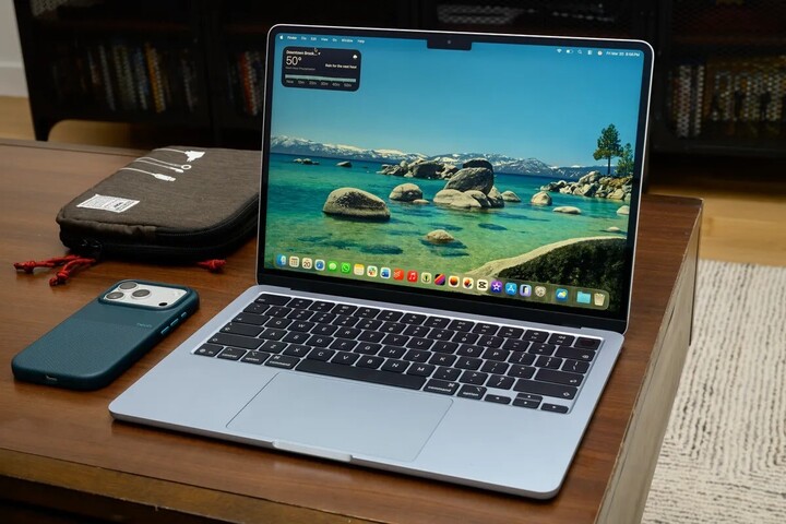 Giao diện Liquid Glass với hiệu ứng trong suốt trên macOS. (Nguồn: Bloomberg)